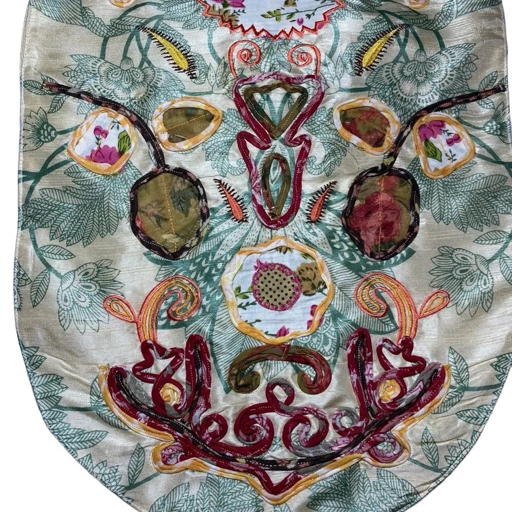Pier 1 Floral Embroidered Table Runner ceramic bead yarn tassel‎